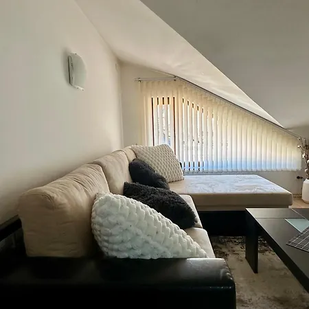 Alpine Home2host * בנסקו