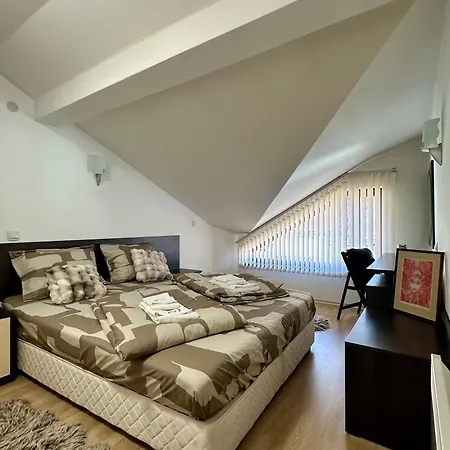 Alpine Home2host * בנסקו