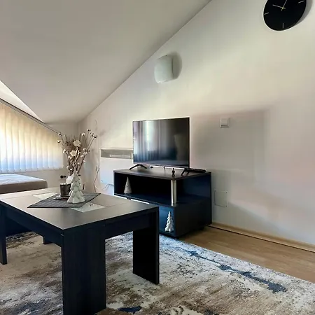 Alpine Home2host * בנסקו