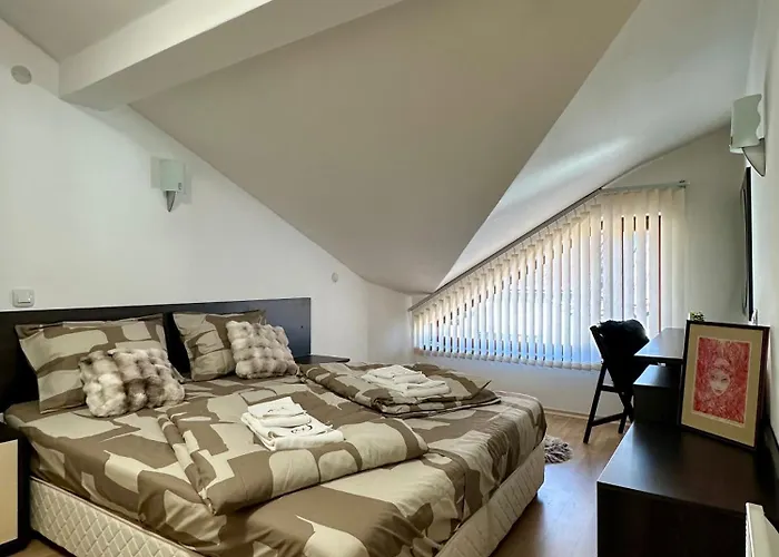 Alpine Home2host * バンスコ